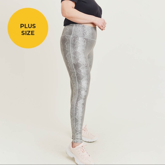 NWT! π₯° Snake Print High Waisted Legging Pants - Picture 6 of 8